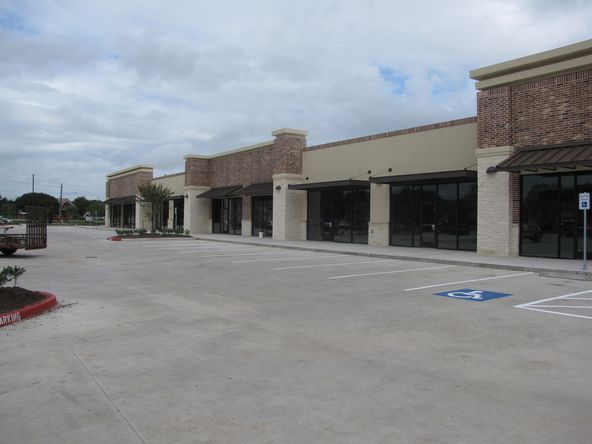±890 SF Retail Lease Space | 2305 Longmire Dr. | College Station, TX: 2305 Longmire Dr, College Station, TX 77845
